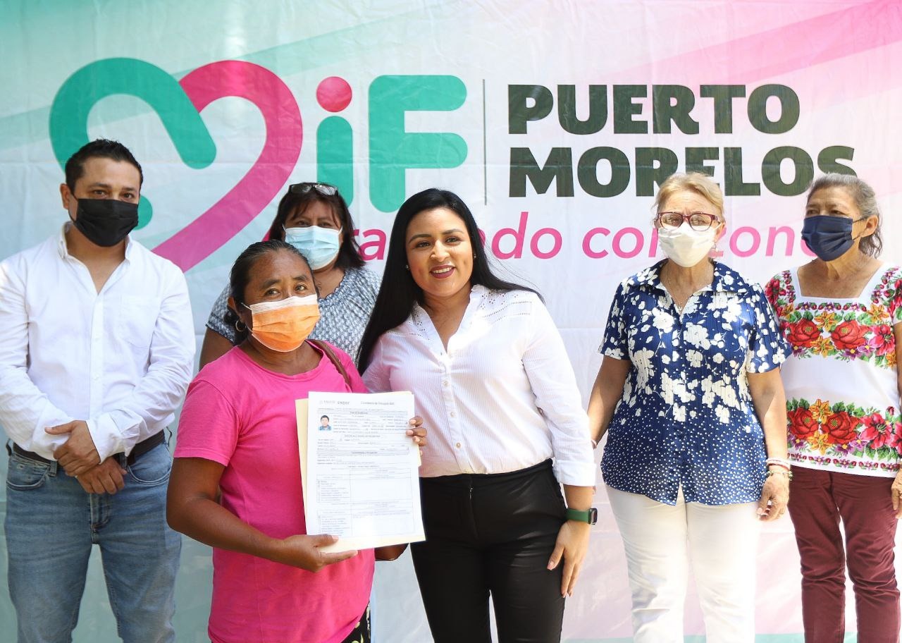 ENTREGA BLANCA MERARI TZIU CONSTANCIAS DE DISCAPACIDAD A PORTOMORELENSES