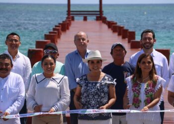 ENTREGAN MARA LEZAMA Y BLANCA MERARI EL RENOVADO MUELLE DE PESCADORES